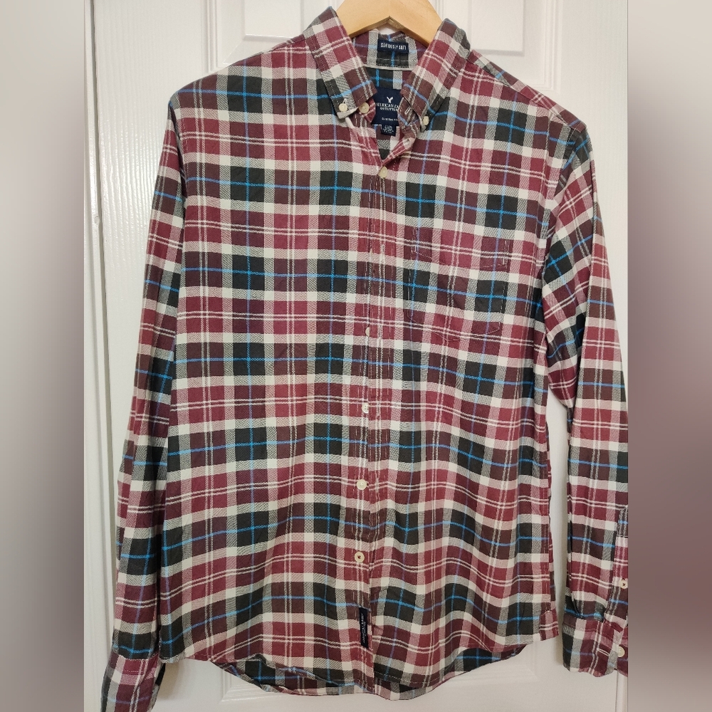 American Eagle Outfitters Men's Classic Fit Plaid Shirt - Red and Blue